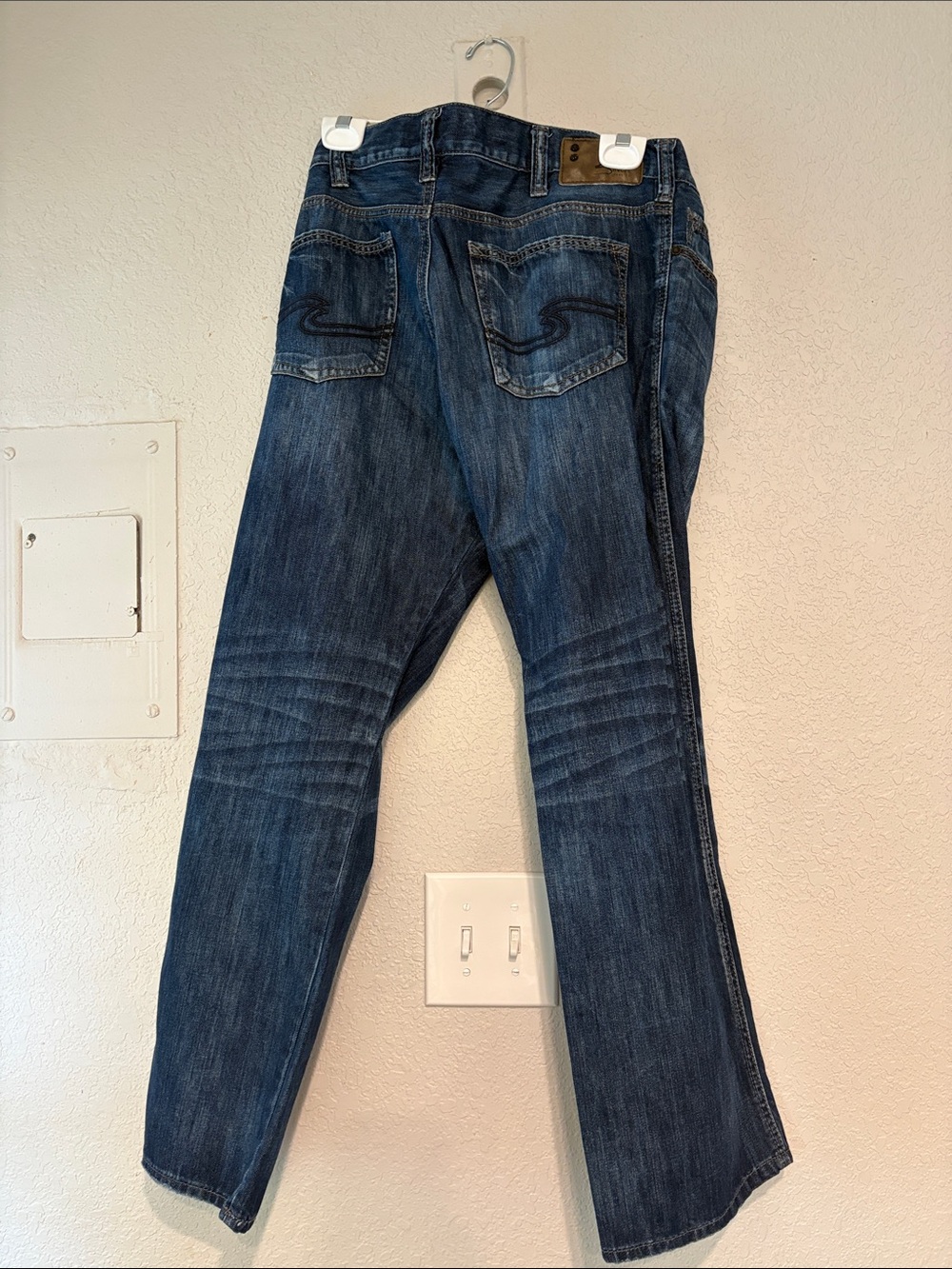 Silver Jeans Men’s Bootcut Jeans in Dark Wash - Picture 6 of 14